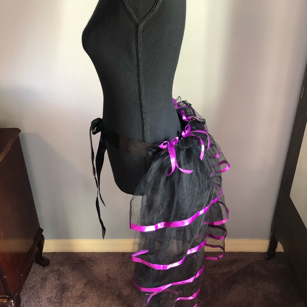 Bustle - Picture 2 of 2